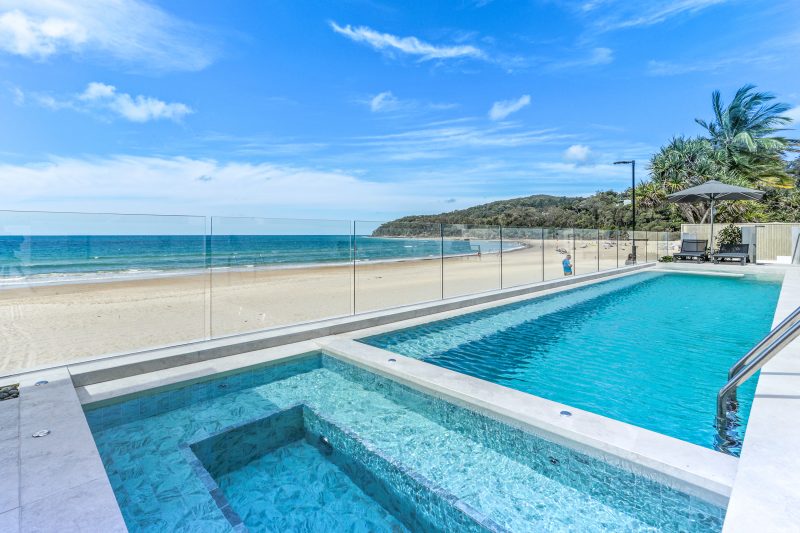 Noosa beachfront accommodation - 10 la mer Hastings street