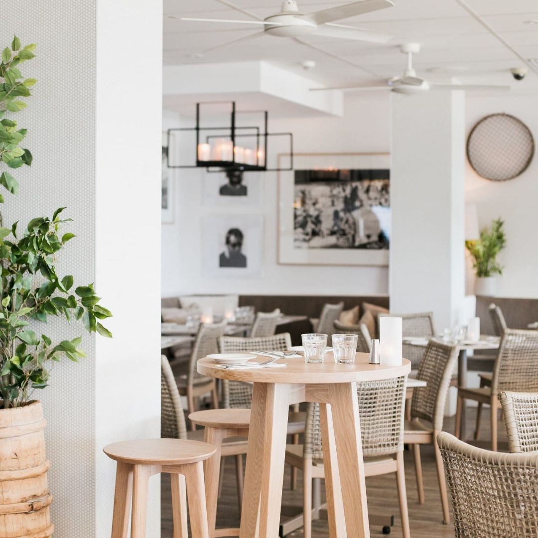Enjoy the atmosphere of Hasting streets restaurants and bars on your holiday